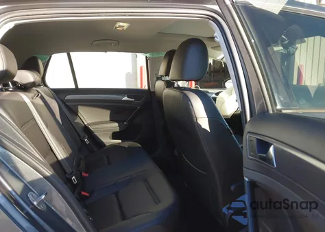 2021 Volkswagen Golf 1.4T Tsi z USA, uszkodzony, nr VIN 3VWG57AU9MM015672